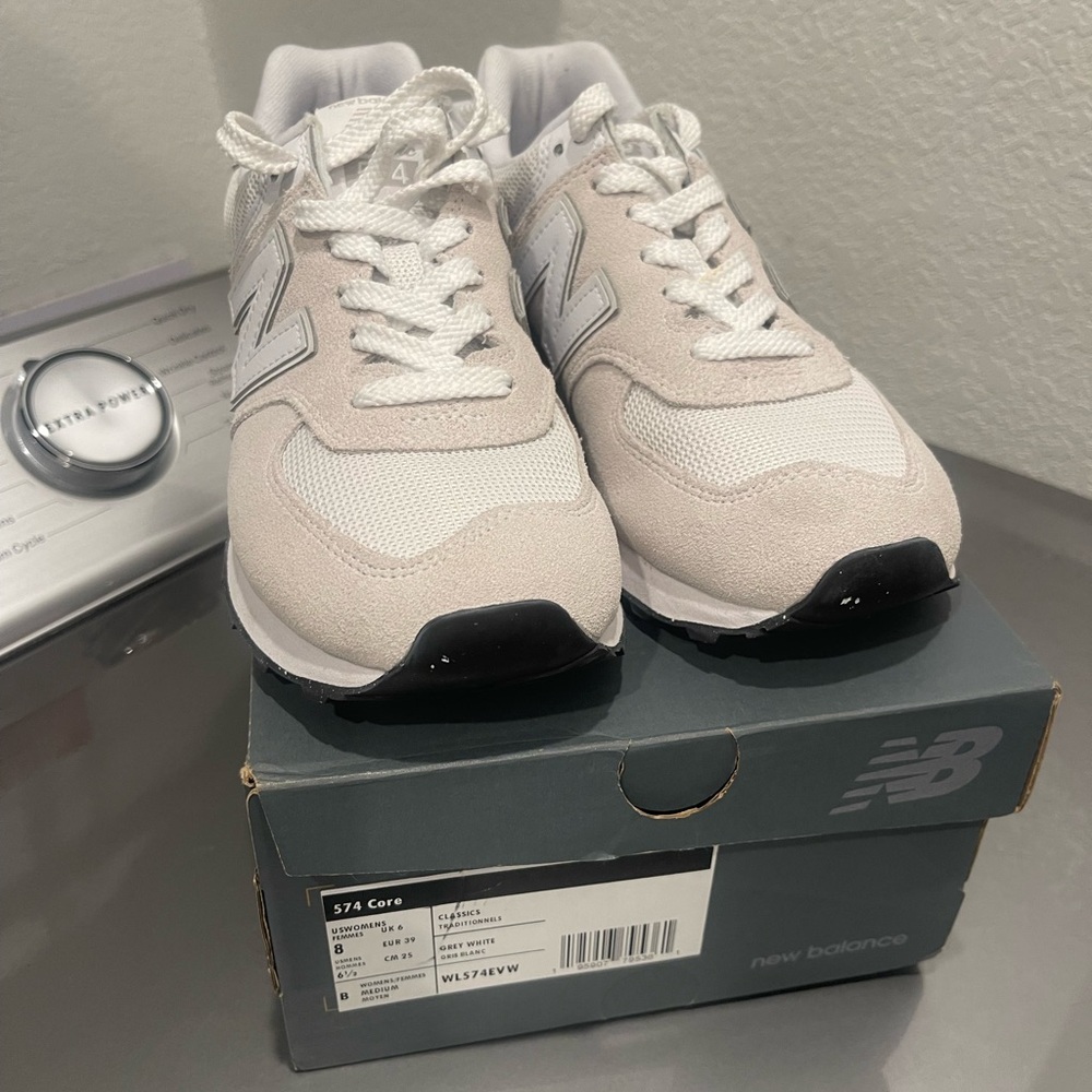 Womens New Balance 574 Athletic Shoe - Nimbus Cloud
Women’s size 8